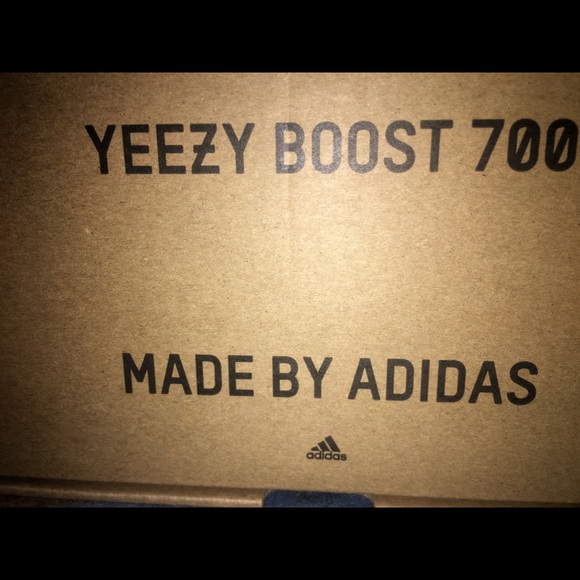 Yeezy 700 - Picture 2 of 5